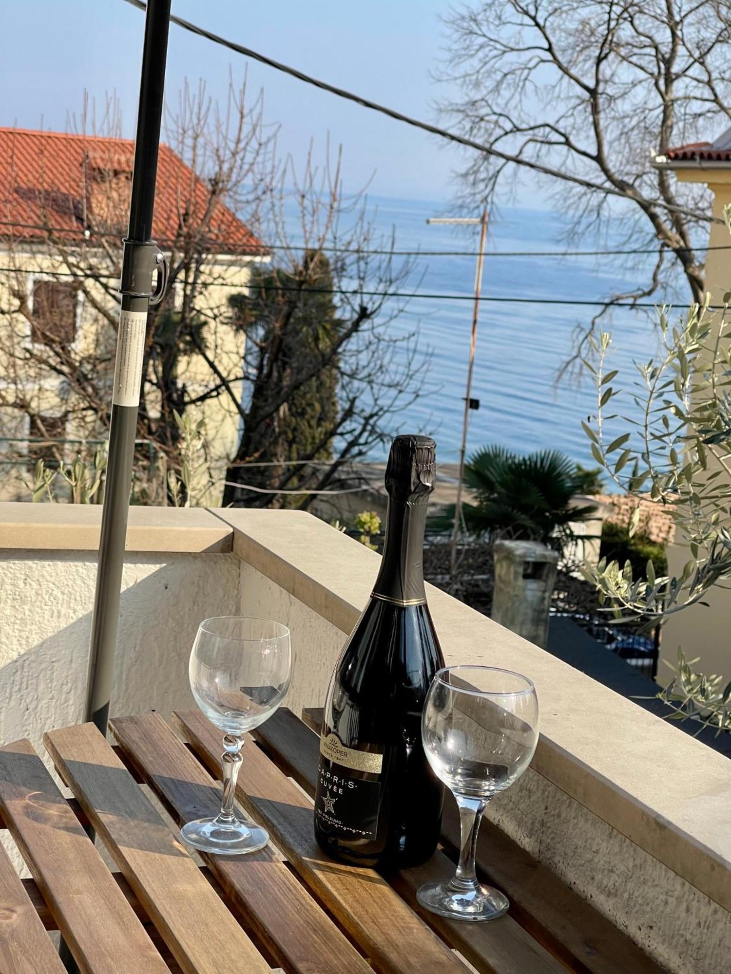 Apartments Matacin With Sea View Opatija Habitación foto