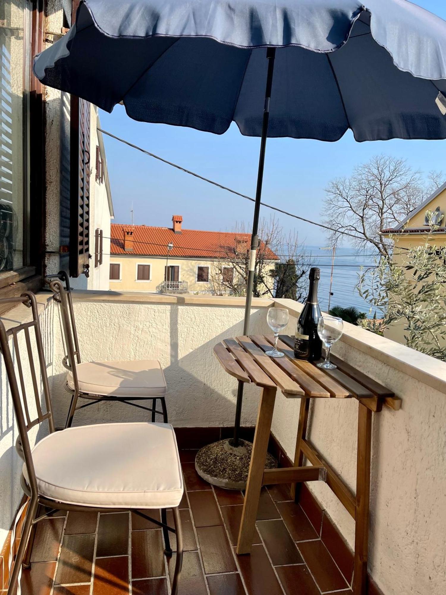 Apartments Matacin With Sea View Opatija Habitación foto